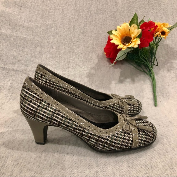 NWOT - Plaid Houndstooth Tweed Heeled Pumps with Gray Patent Trim & Tassel - Picture 2 of 16